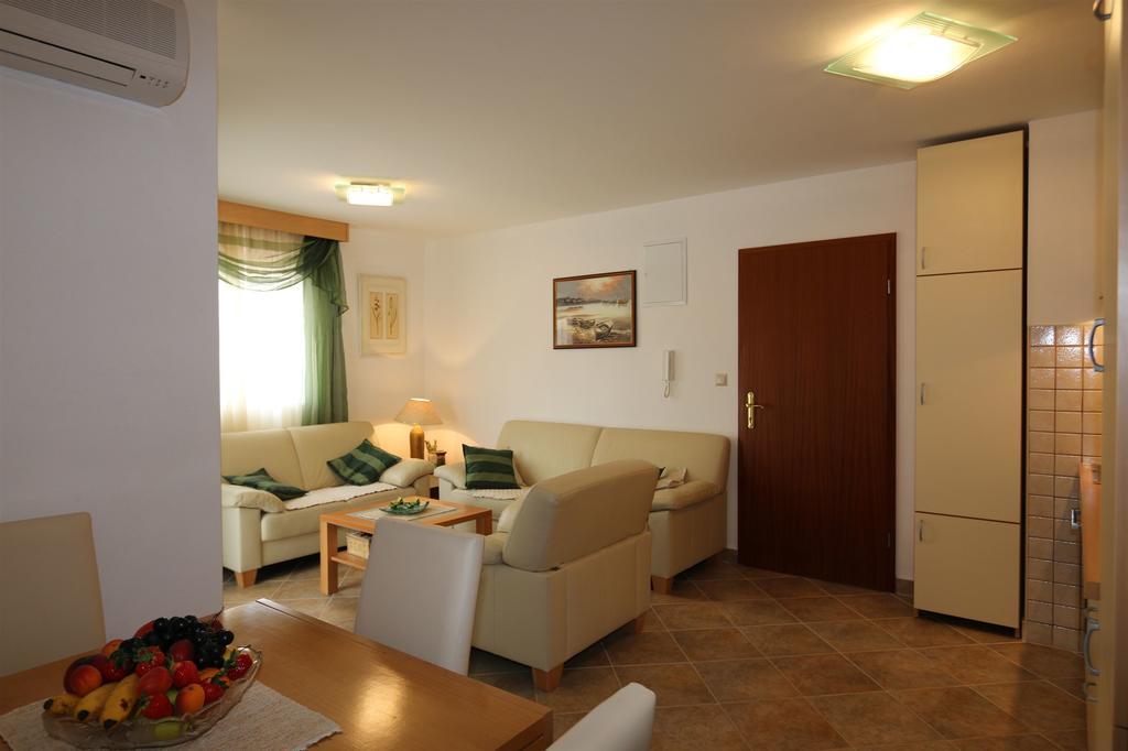 Apartment Bensak Klimno Exteriér fotografie